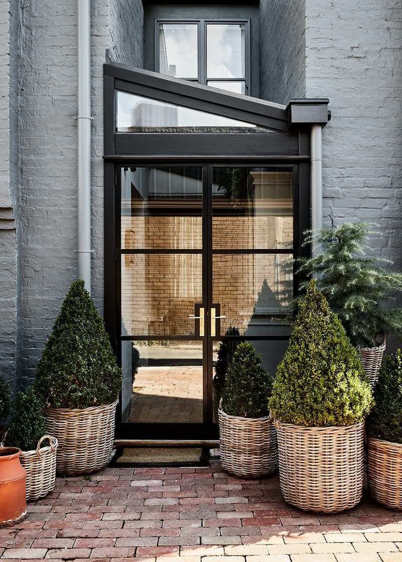 Мультикультурный интерьер двухэтажной квартиры – проект Brahman Perera