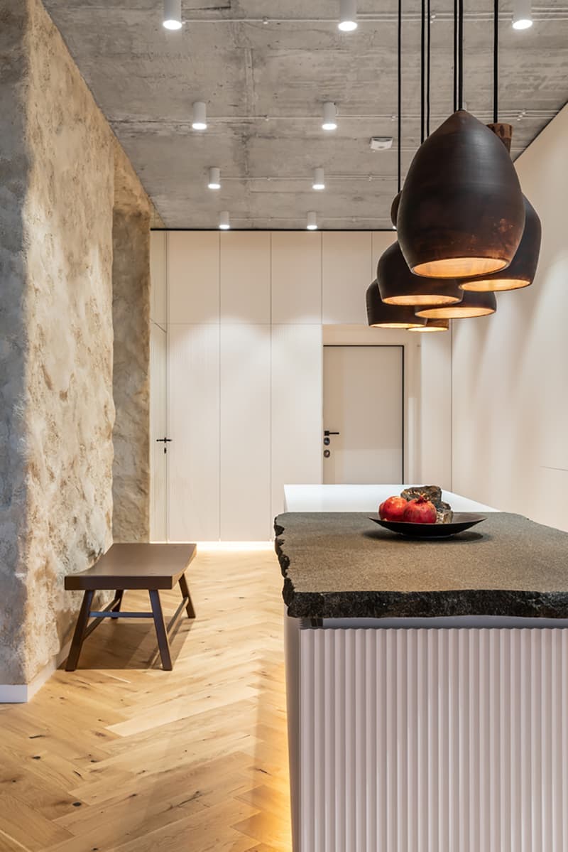 Самобытный интерьер с глиняными деталями – проект Makhno Studio