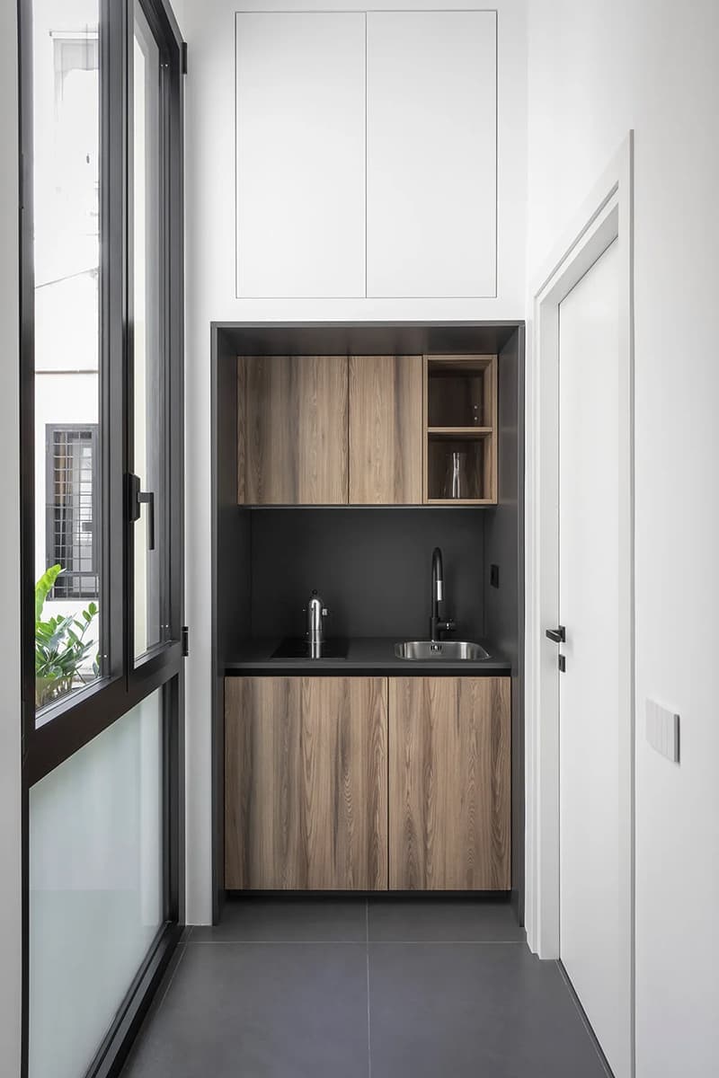 Баланс теплых и холодных оттенков в интерьере римской квартиры – проект STUDIOTAMAT