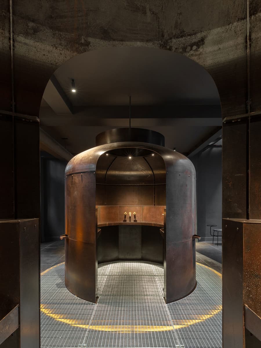 Брутальный интерьер магазина с элементами стимпанка – проект Holloway Li