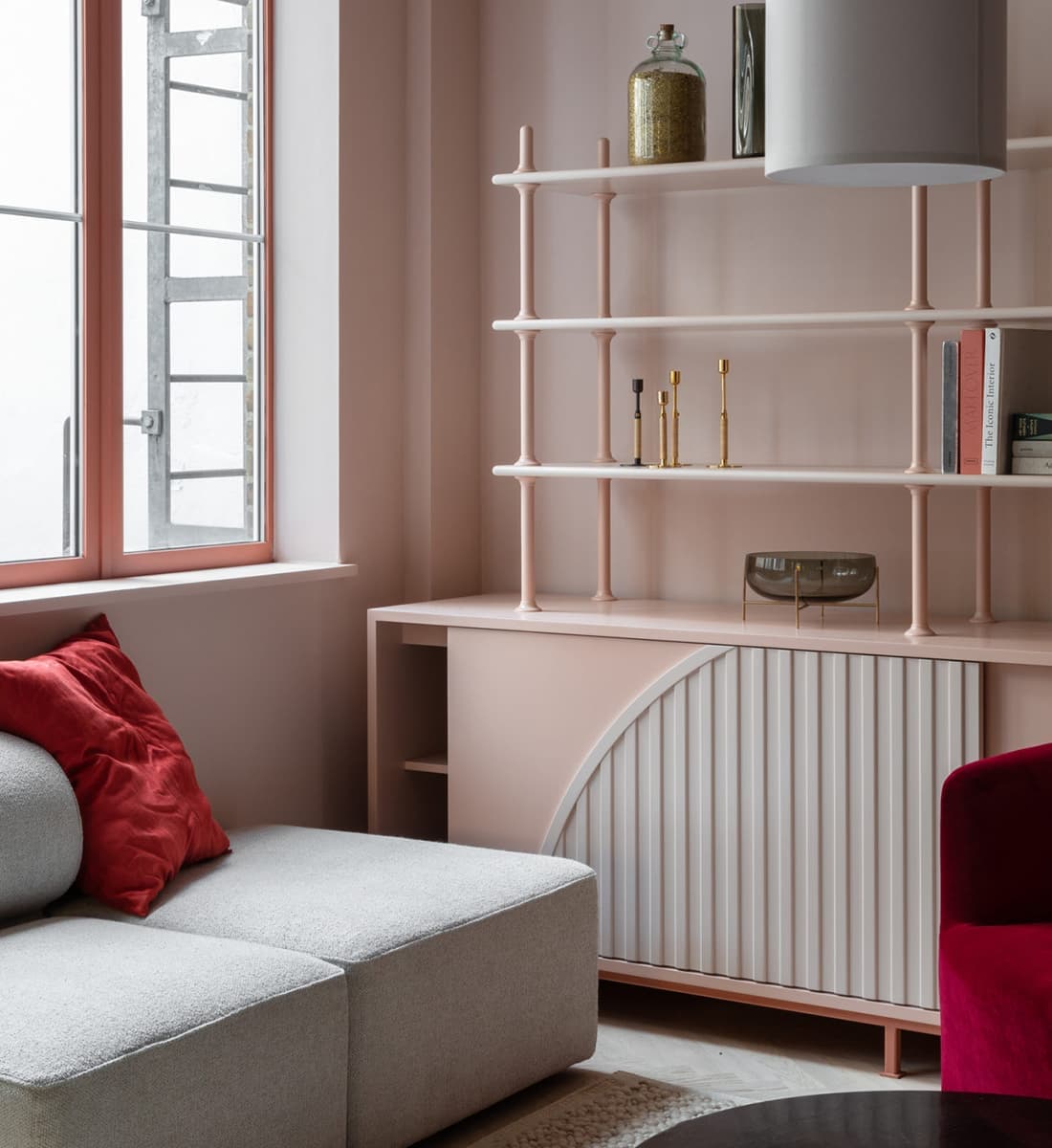 Брутальный интерьер магазина с элементами стимпанка – проект Holloway Li