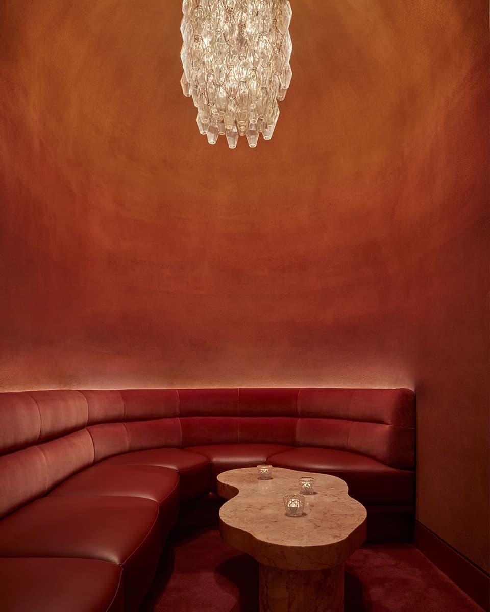 Драматичный интерьер для бара The Red Room – проект Bryan O’Sullivan Studio