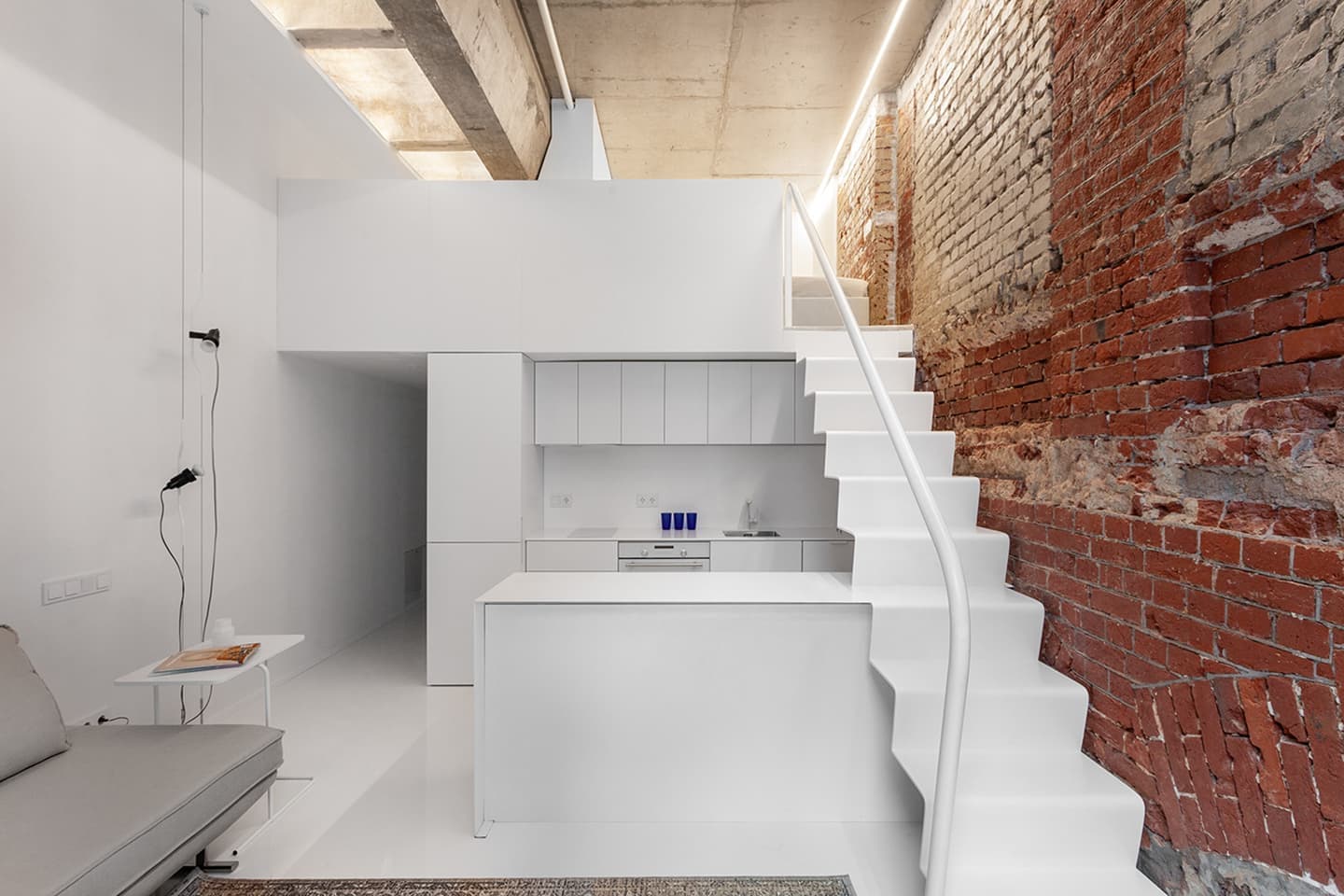 Двухуровневая квартира с индустриальными деталями – проект Room Design Buro