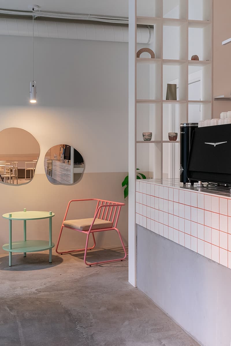 Интерьер питерской кофейни в стиле корейского минимализма – проект бюро Zavod11