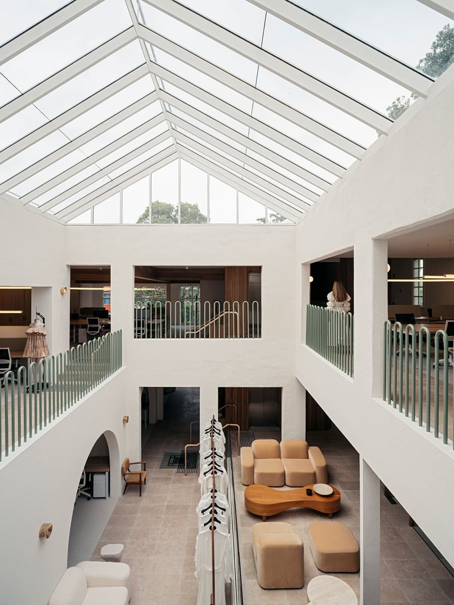 Воздушный интерьер офиса для австралийского модного бренда – проект Those Architects