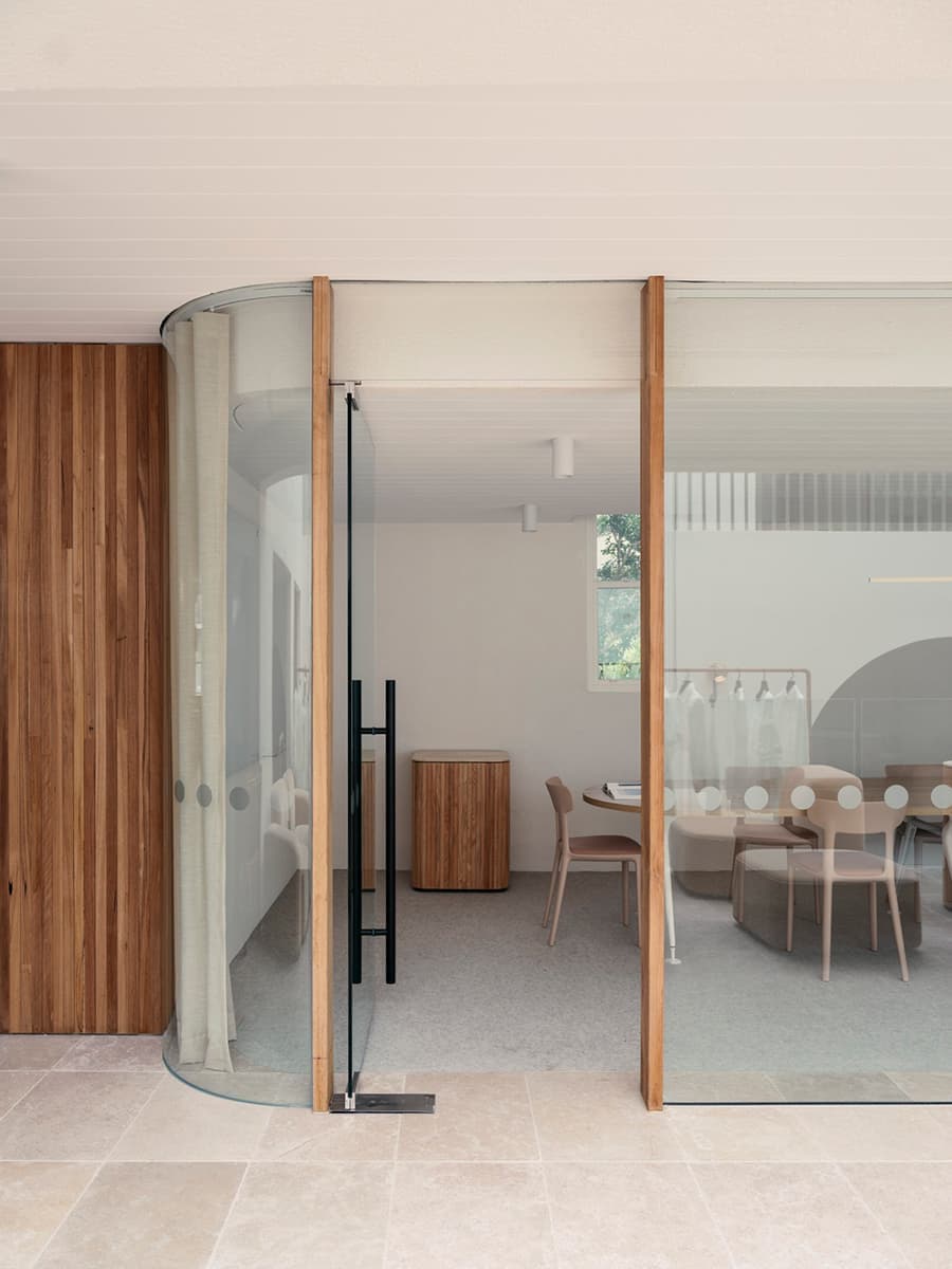 Воздушный интерьер офиса для австралийского модного бренда – проект Those Architects