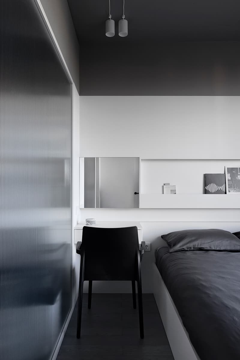 Монохромная квартира в черно-белых тонах — проект KONONOV Studio