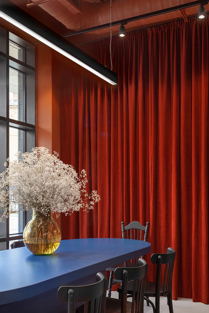 Контрастный микс культур в интерьере ресторана BLAU – проект Александры Бурмистровой