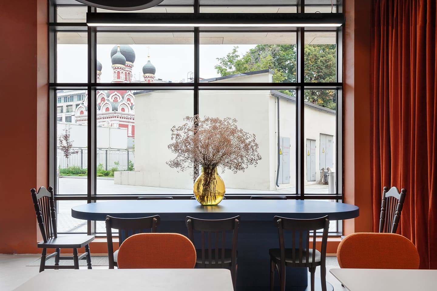 Контрастный микс культур в интерьере ресторана BLAU – проект Александры Бурмистровой