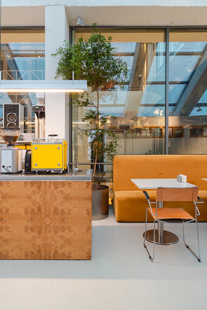 Модный интерьер новой пиццерии в универмаге «Цветной» – проект Archiproba Studios