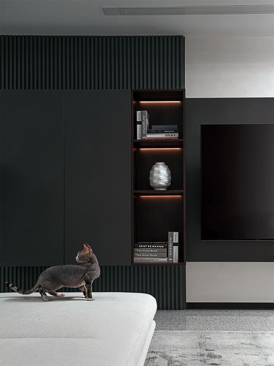 Статусный черно-белый интерьер для молодой пары – проект RUI Design