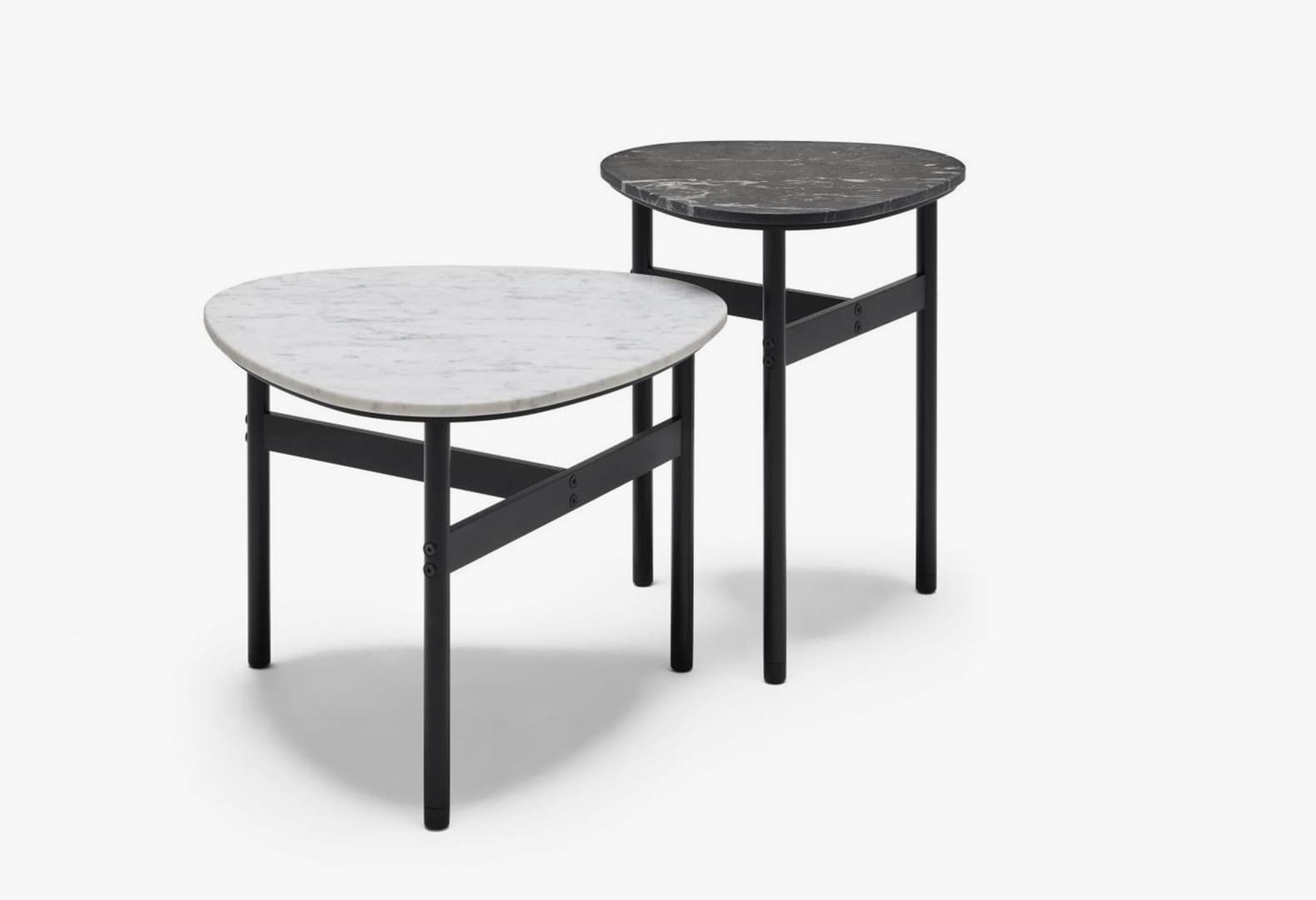 Журнальные столики по дизайну Антонио Читтерио. Фото: Federico Cedrone