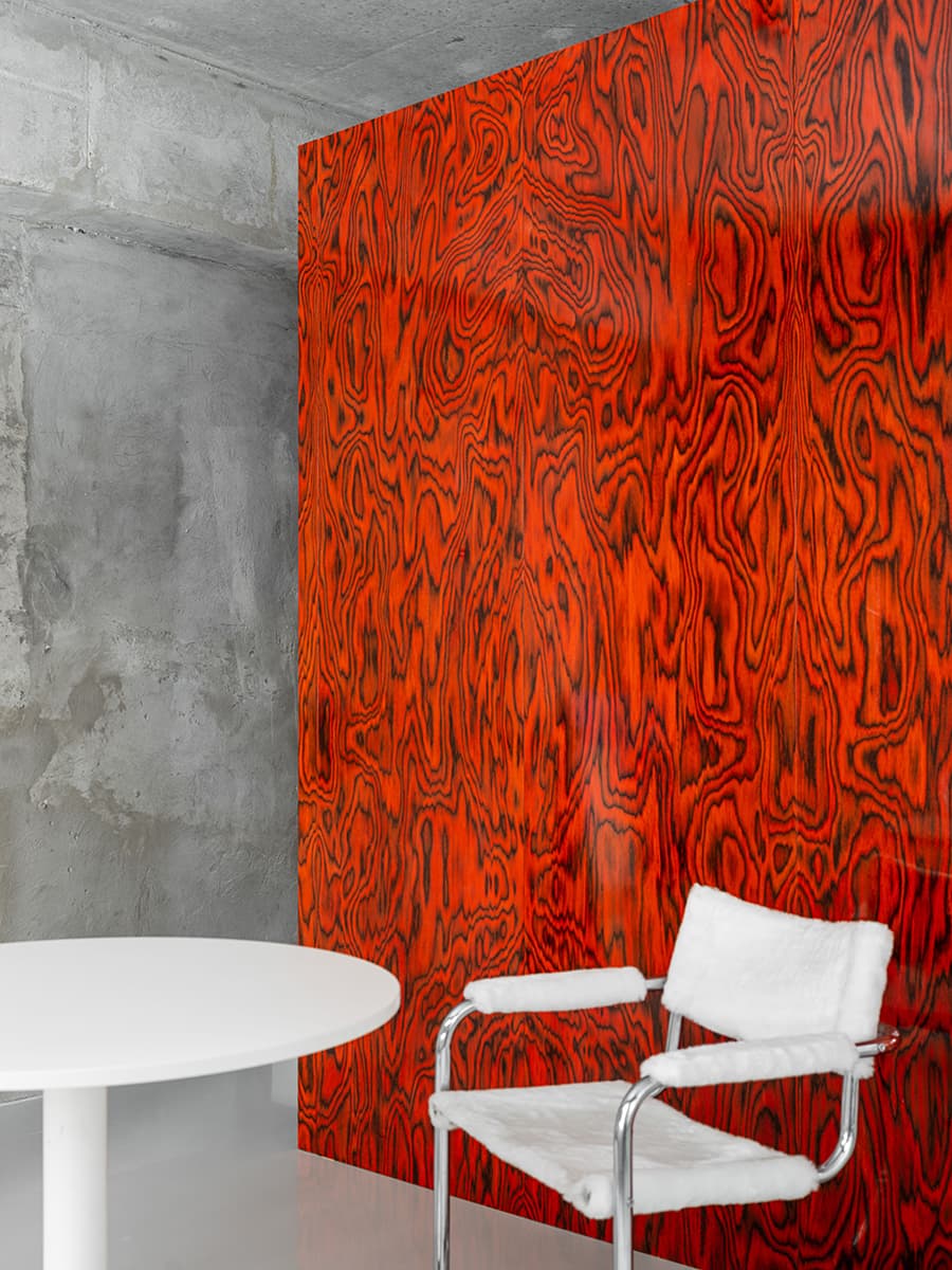 Интерьер апартаментов с активными деталями и материалами – проект Елены Локастовой