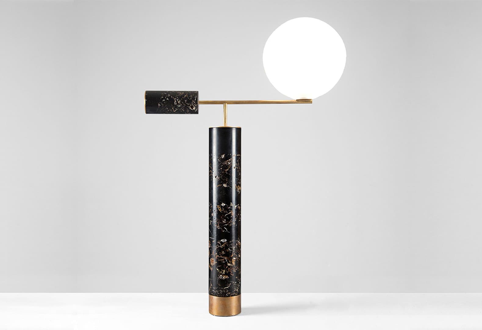 Марцин Русак. Лампа Flora I Black
