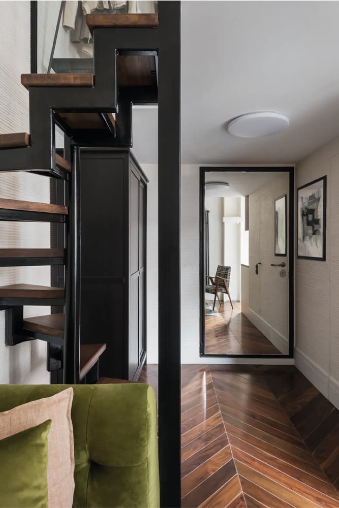 Уютный интерьер компактной квартиры с антресолью – проект Александры Ермиловой