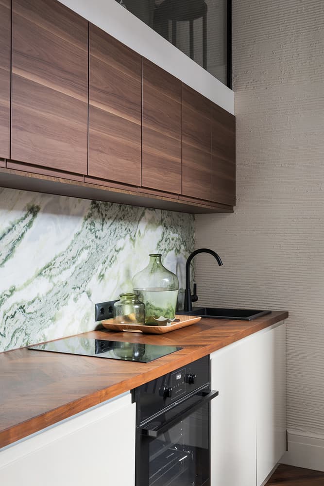 Уютный интерьер компактной квартиры с антресолью – проект Александры Ермиловой