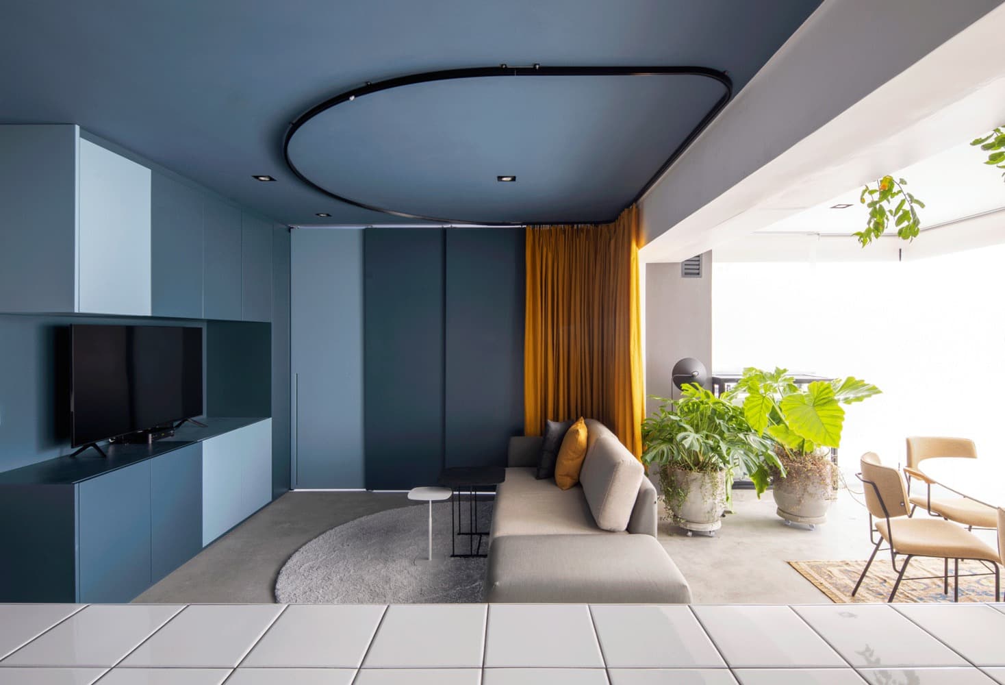 Ненавязчивый градиент и приемы техники color-block в интерьере квартиры-студии — проект Metamoorfose Studio