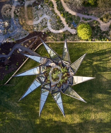 Heatherwick Studio спроектировала здание оранжереи, вдохновившись викторианскими террариумами