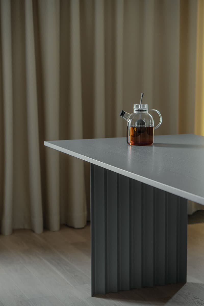 Интерьер семейного дома с мраморными акцентами – проект Саши Гамолина