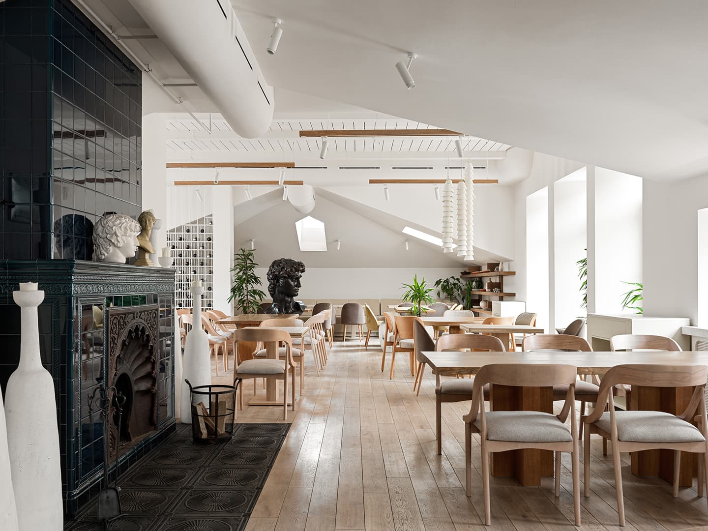 Аутентичный интерьер флагманского ресторана «Сыроварня» – проект Studio SHOO