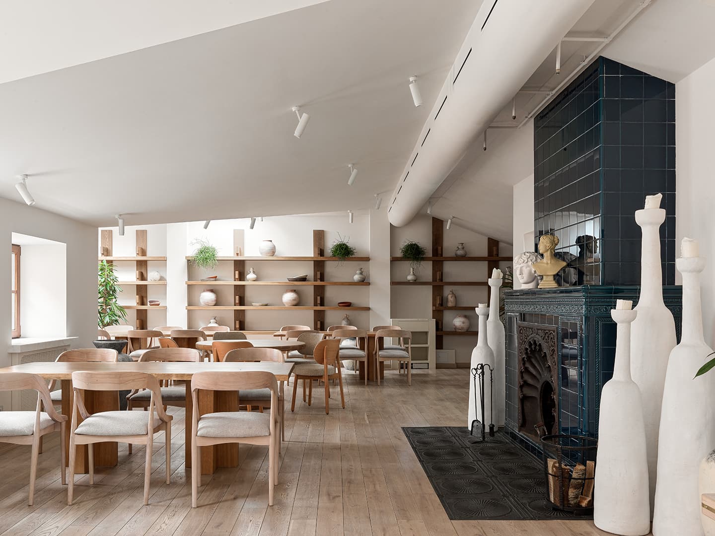 Аутентичный интерьер флагманского ресторана «Сыроварня» – проект Studio SHOO
