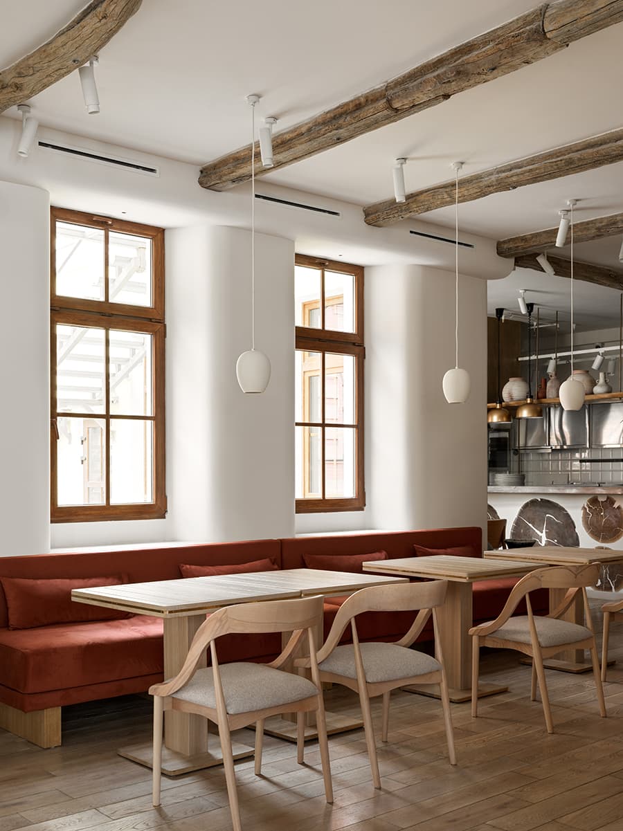 Аутентичный интерьер флагманского ресторана «Сыроварня» – проект Studio SHOO