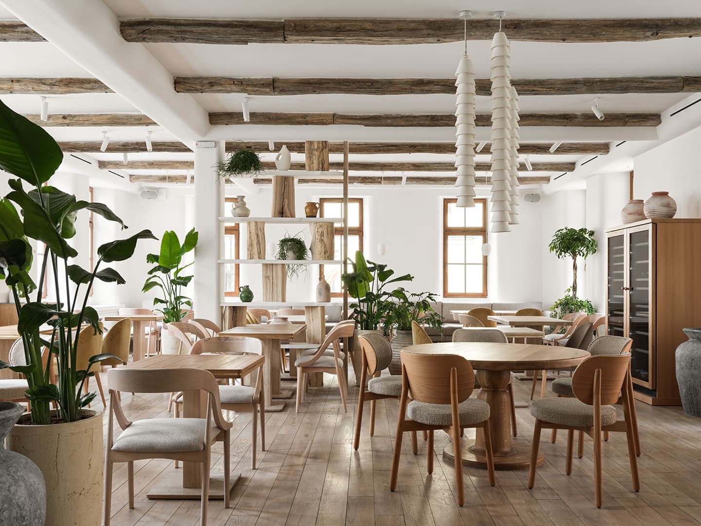 Аутентичный интерьер флагманского ресторана «Сыроварня» – проект Studio SHOO