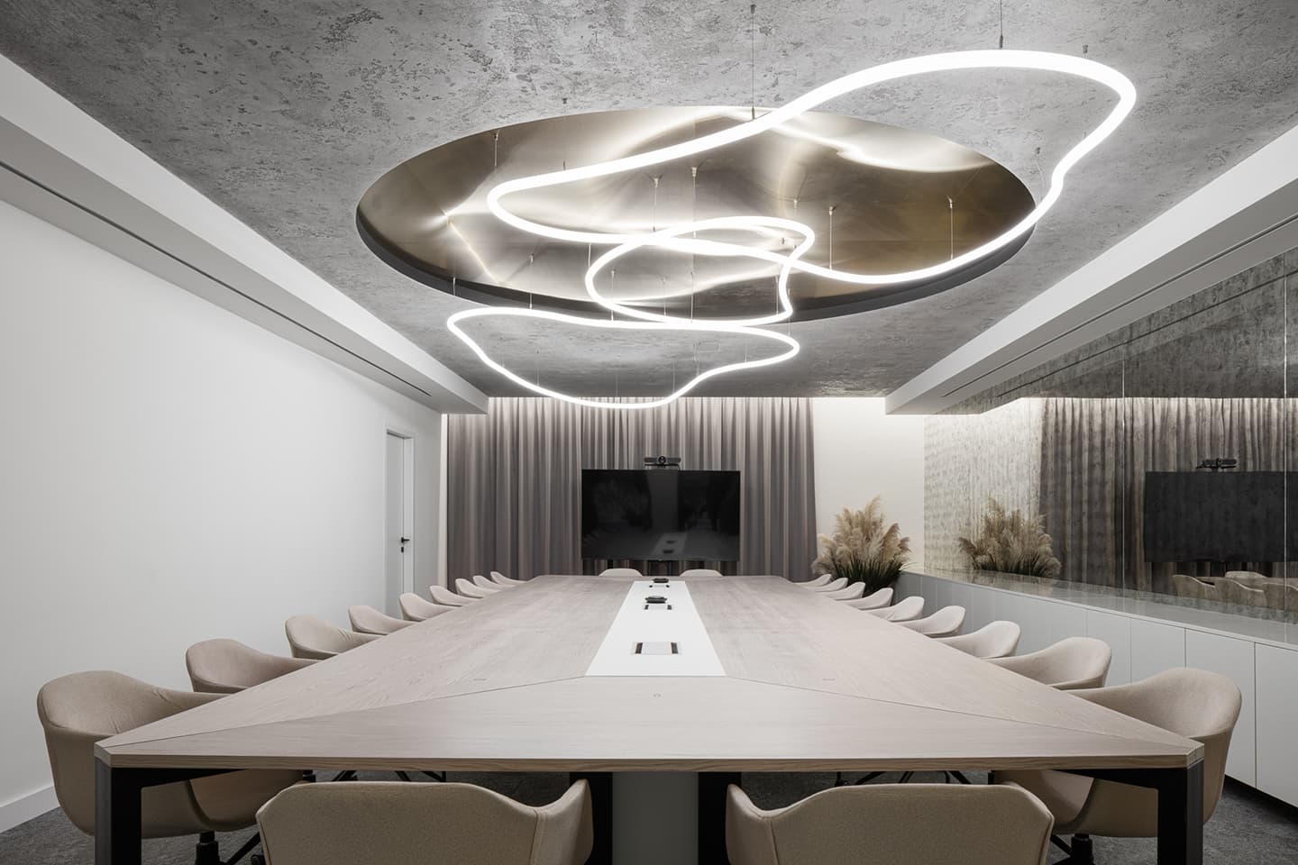 Интерьер московского офиса с двором-колодцем – проект ABD Architects