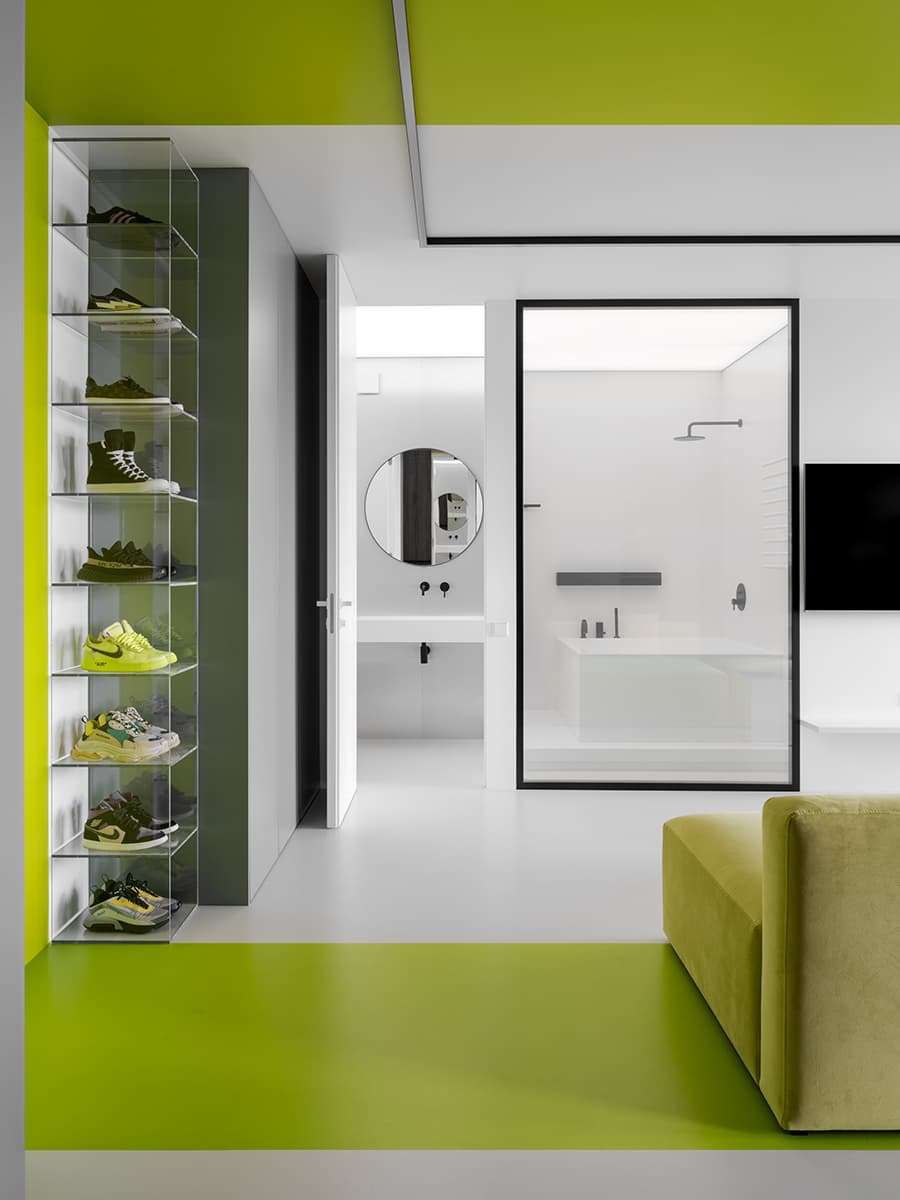 Свежие цвета в технологичном интерьере квартиры для студента – проект Рустэма Уразметова