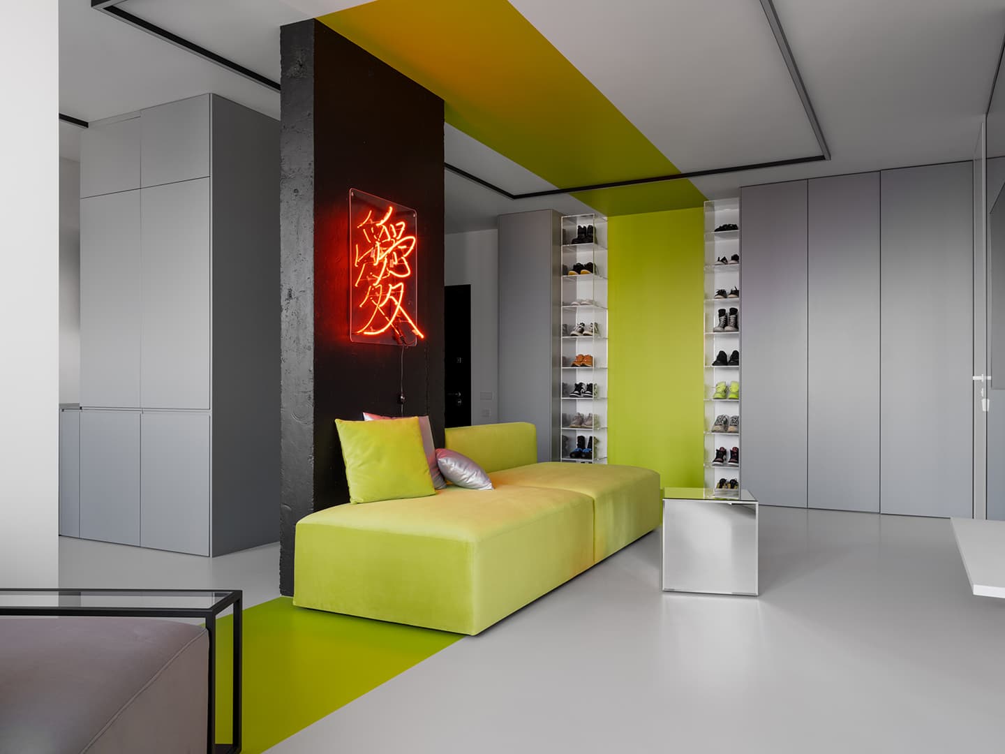 Свежие цвета в технологичном интерьере квартиры для студента – проект Рустэма Уразметова