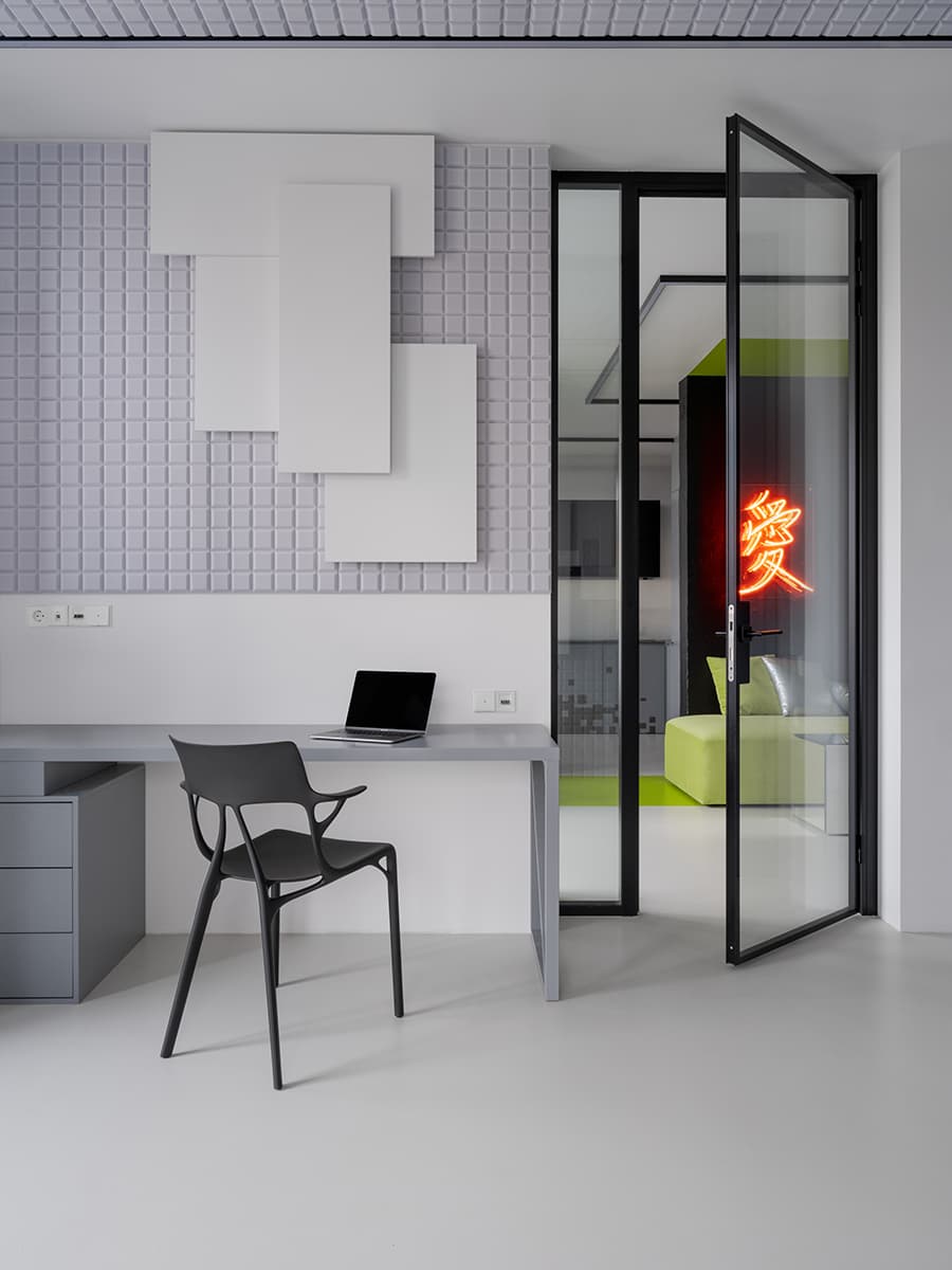 Свежие цвета в технологичном интерьере квартиры для студента – проект Рустэма Уразметова