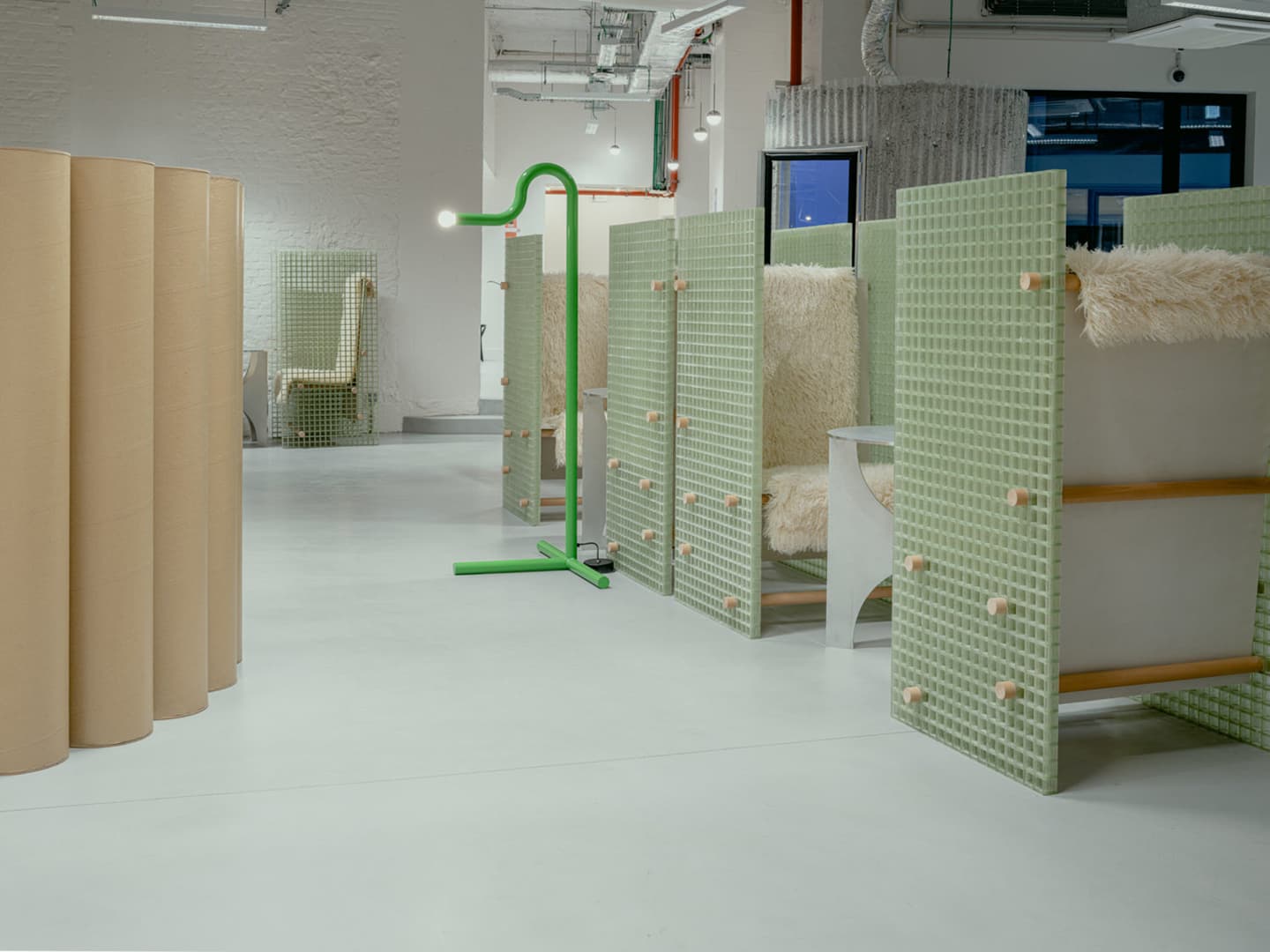 Коллаборация двенадцати дизайнеров в интерьере бельгийского офиса – проект галереи MANIERA