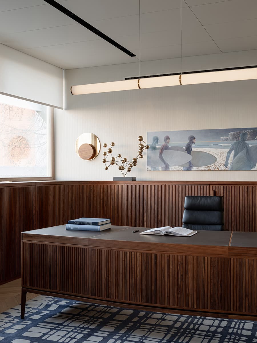 Интерьер многофункционального офиса с необычным потолком – проект Сергея Колчина и Дарьи Васильковой
