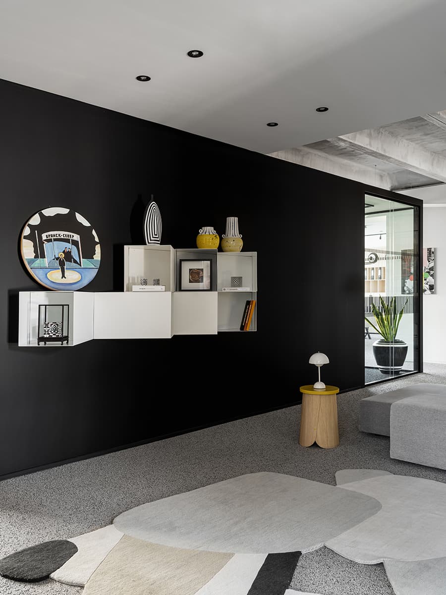 Интерьер многофункционального офиса с необычным потолком – проект Сергея Колчина и Дарьи Васильковой