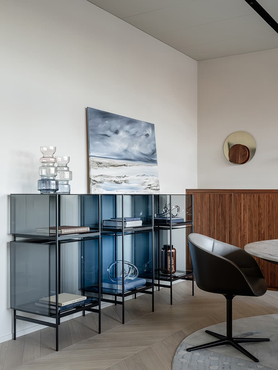 Интерьер многофункционального офиса с необычным потолком – проект Сергея Колчина и Дарьи Васильковой