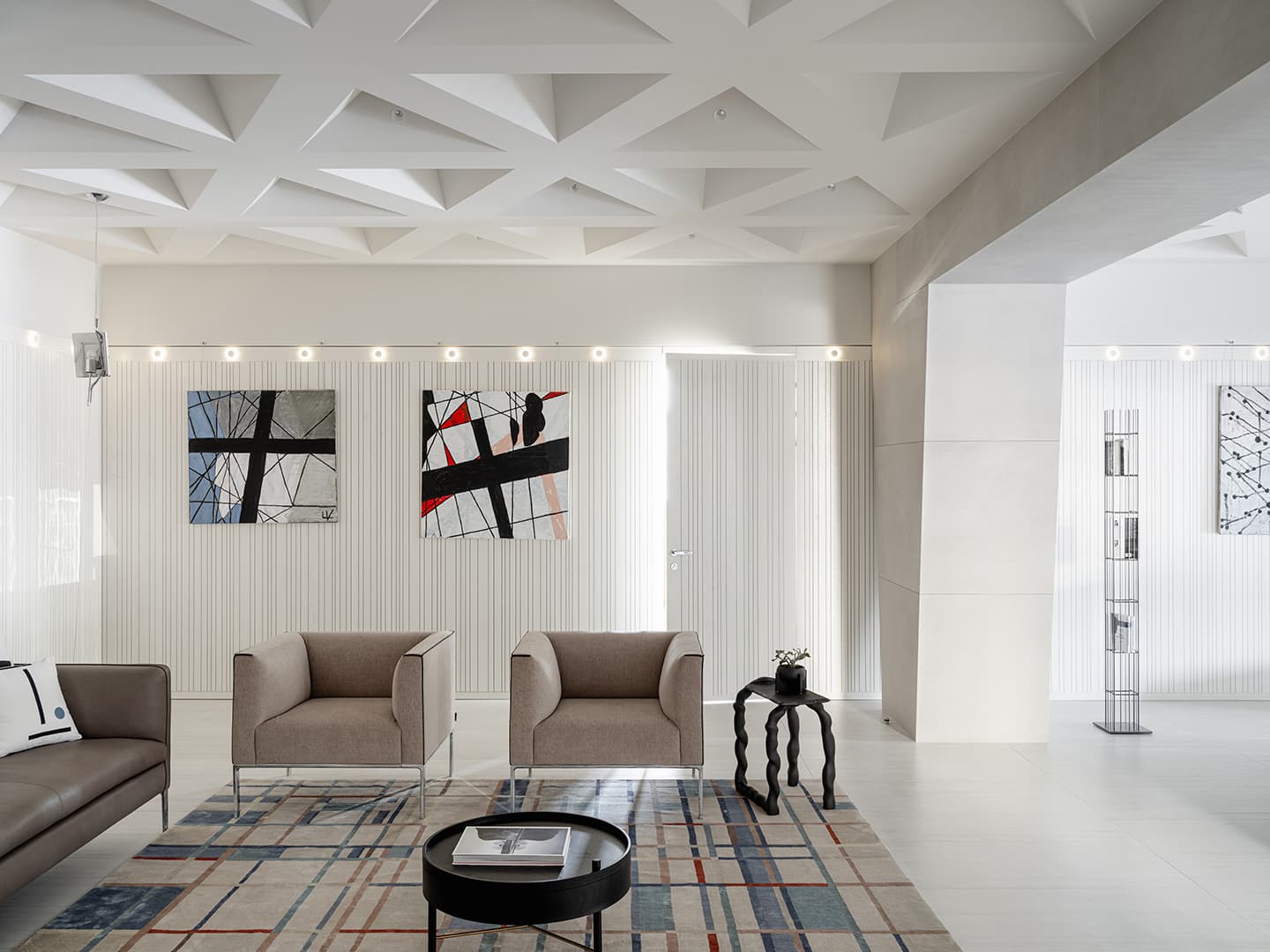 Интерьер многофункционального офиса с необычным потолком – проект Сергея Колчина и Дарьи Васильковой