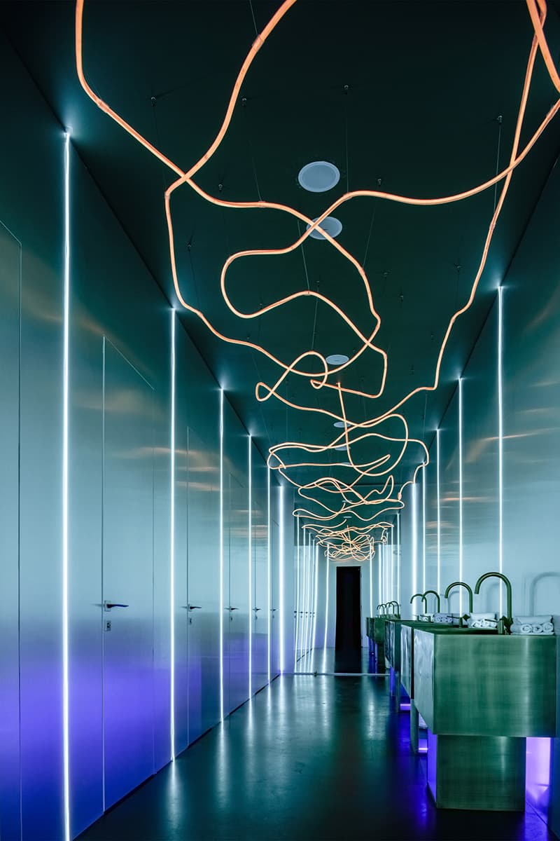 Праздничный интерьер караоке-бара в стиле 1950-х – проект бюро ARCHPOINT