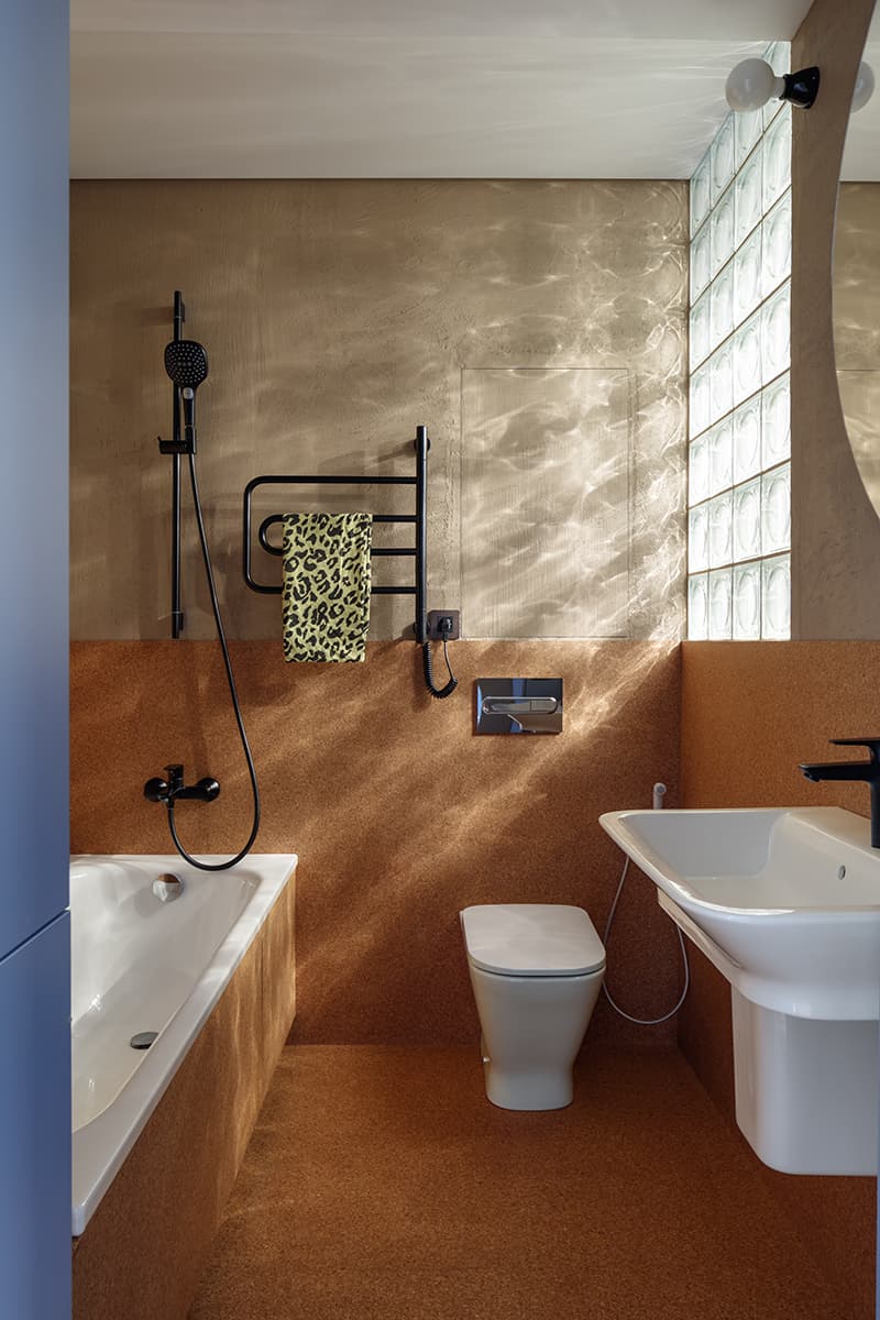 Интерьер небольшой квартиры с кухней-нишей – проект студии DVEKATI