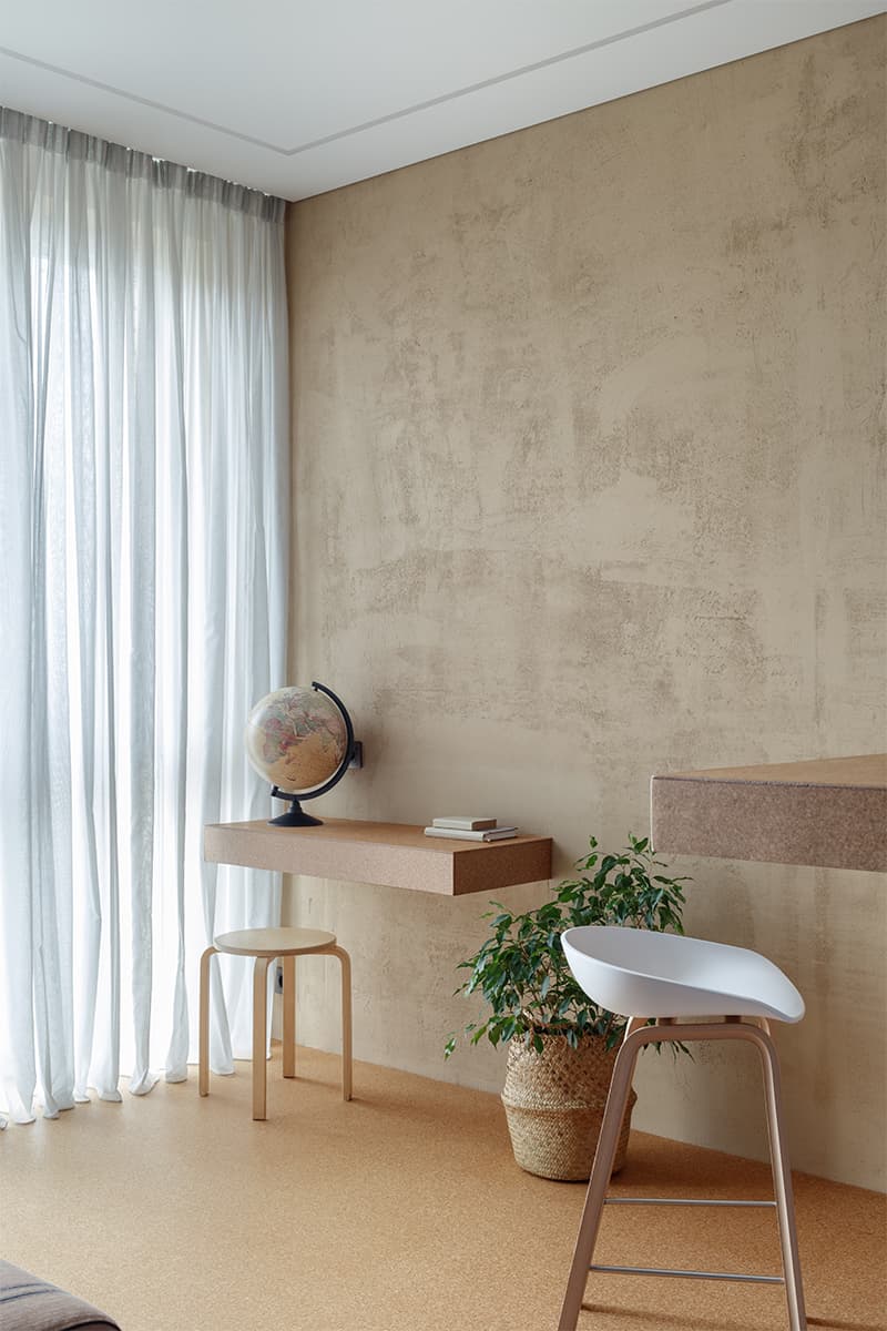 Интерьер небольшой квартиры с кухней-нишей – проект студии DVEKATI