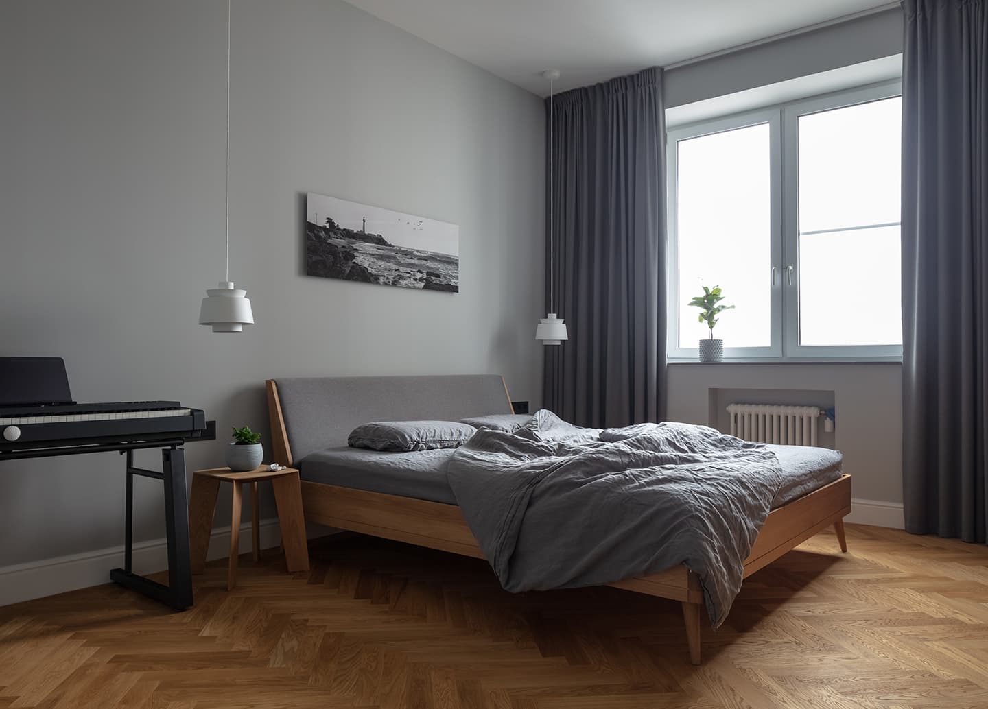 Сдержанный интерьер со светильниками от икон дизайна – проект Владимира Карпенко