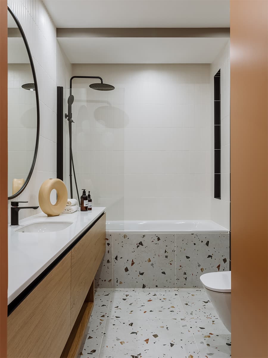 Оригинальные дубовые панели в интерьере квартиры для сдачи в аренду – проект Ксении Коноваловой