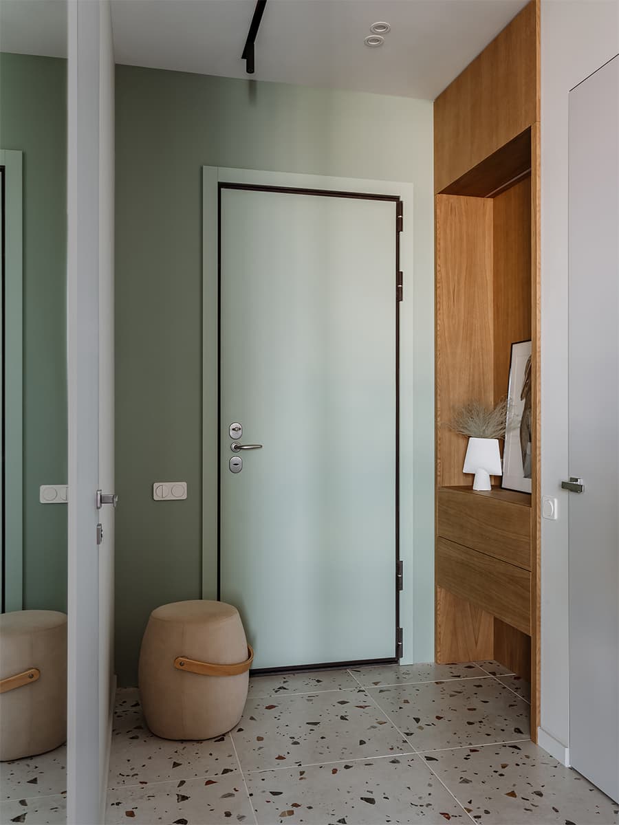 Оригинальные дубовые панели в интерьере квартиры для сдачи в аренду – проект Ксении Коноваловой