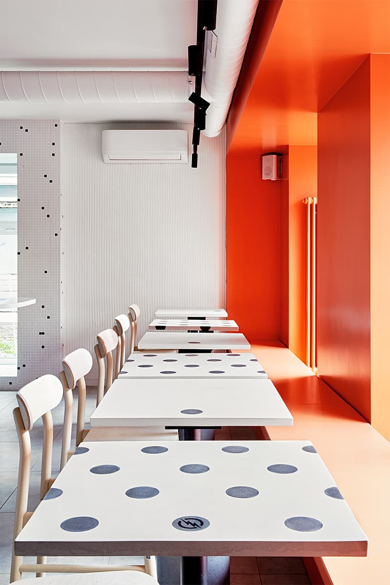 Задорный минимализм в интерьере модной кофейни – проект Lebedeva Project