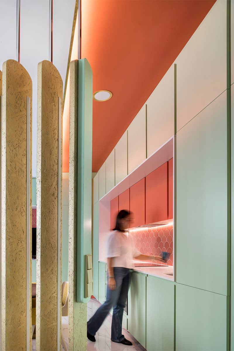 Трансформация старого галантерейного магазина в модную квартиру-студию – проект OOIIO Arquitectura