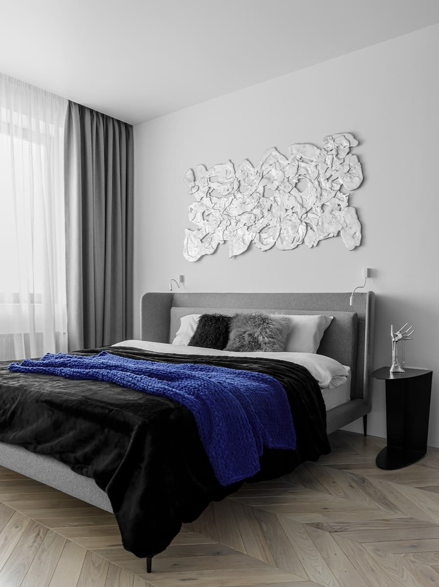 Доминирующий синий цвет в минималистичном интерьере — проект Рустэма Уразметова