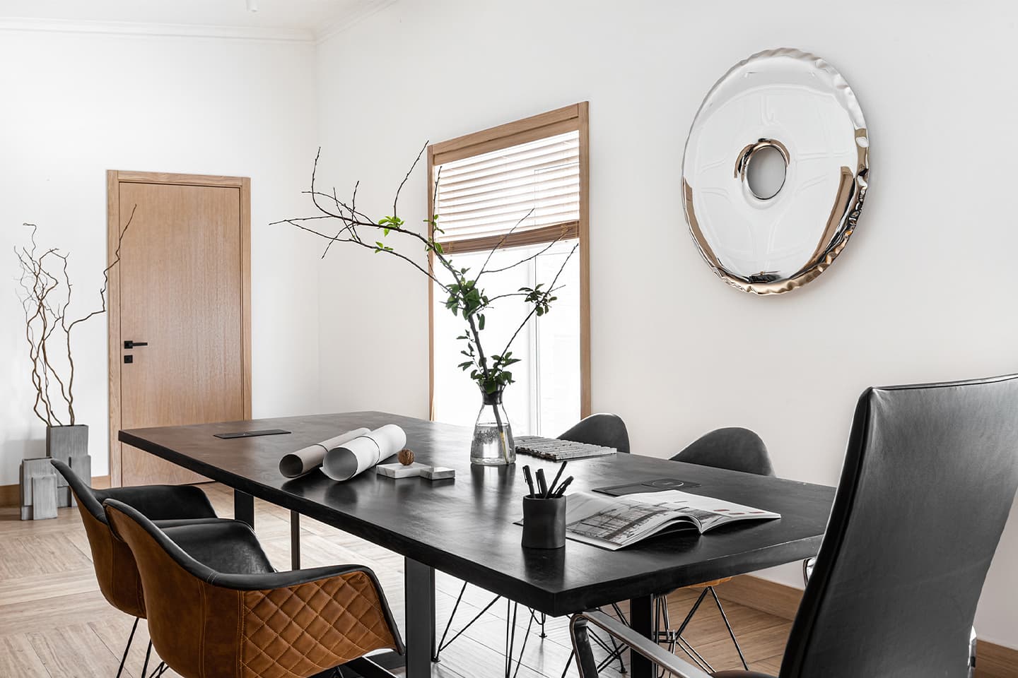 Умеренность и лаконичность в интерьере мини-офиса – проект студии «Мастерская декоратора»