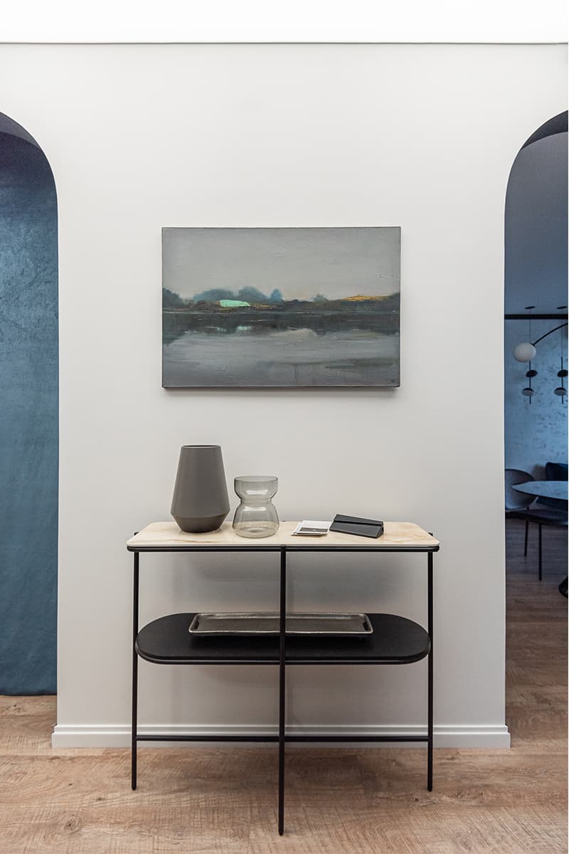 Обилие арок, декора и сочных тонов в интерьере челябинской квартиры – проект архитектурного бюро BAUERHAUS