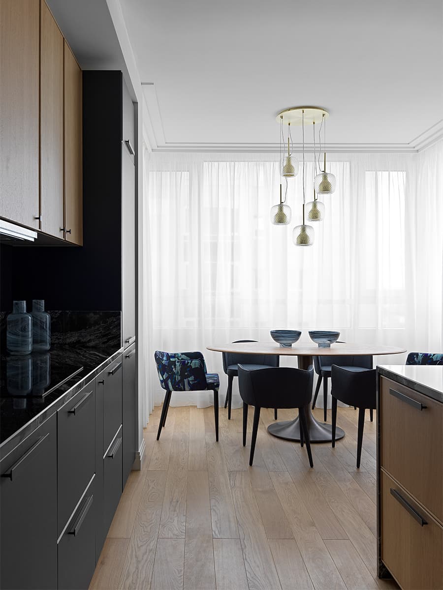 Строгий интерьер квартиры для молодой женщины-юриста – проект Алисы Басовой