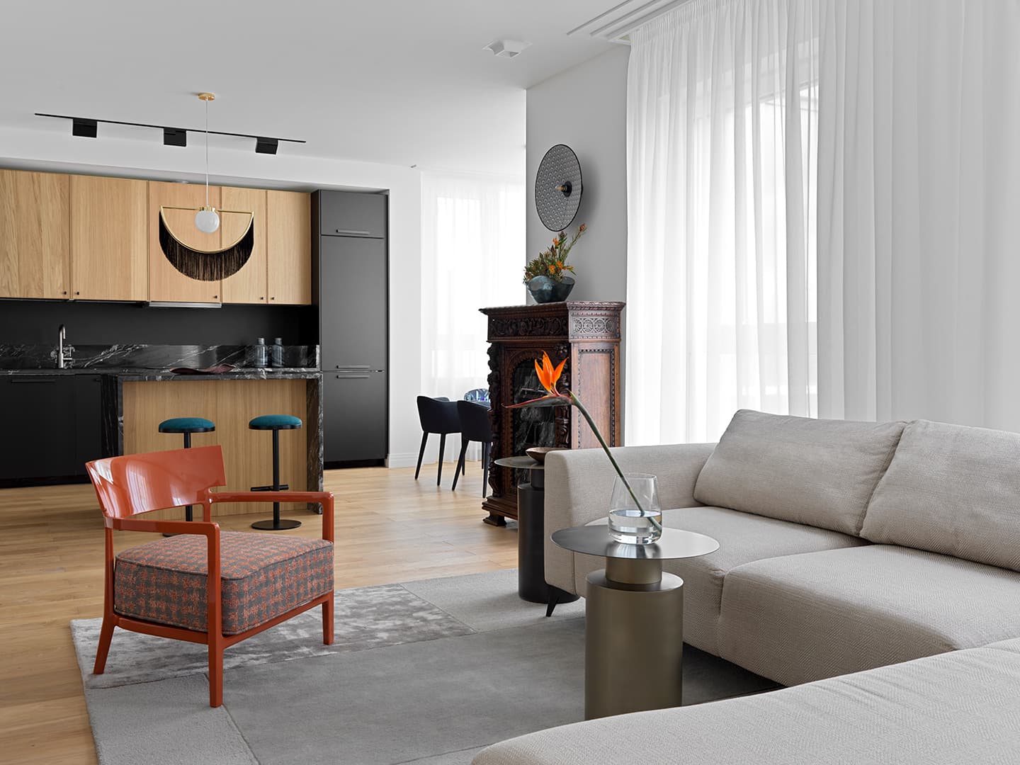 Строгий интерьер квартиры для молодой женщины-юриста – проект Алисы Басовой