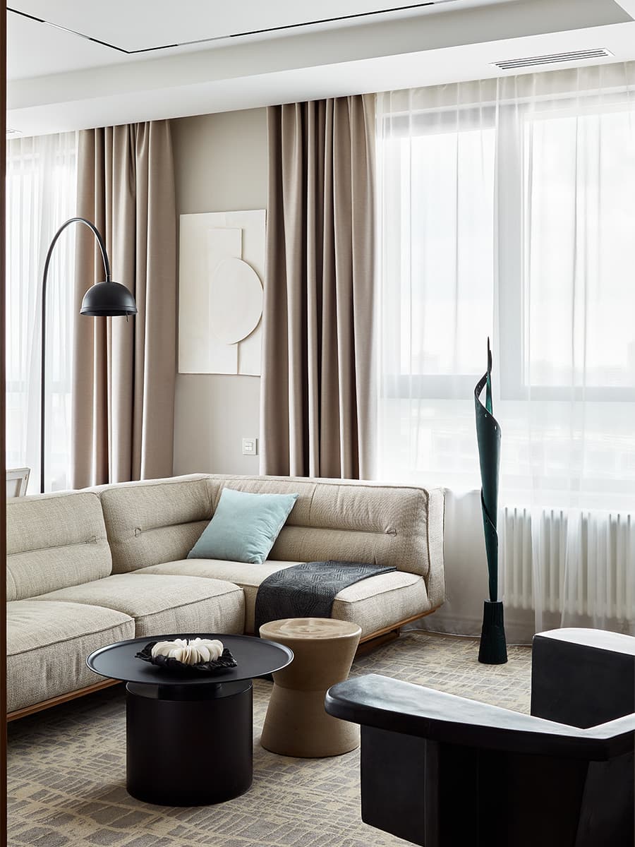 Интерьер квартиры в стиле контемпорари с настоящим камином – проект студии ARCHBUTIK